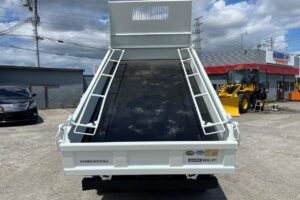 サムネイル: 平成24年　いすゞ　エルフ　２トンダンプ　３方開き・コボレーン付・小型貨物（4ナンバー）（車検1年付）