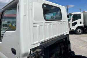 サムネイル: 平成24年　いすゞ　エルフ　２トンダンプ　３方開き・コボレーン付・小型貨物（4ナンバー）（車検1年付）