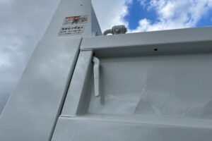 サムネイル: 平成29年　いすゞ　エルフ　３トンローダーダンプ　３方開・コボレーン付・小型貨物（４ナンバー）（車検1年付）