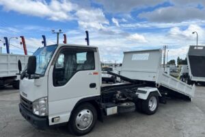 平成29年　いすゞ　エルフ　３トンローダーダンプ　３方開・コボレーン付・小型貨物（４ナンバー）（車検1年付）