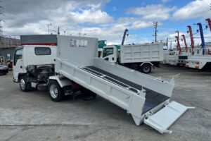 サムネイル: 平成29年　いすゞ　エルフ　３トンローダーダンプ　３方開・コボレーン付・小型貨物（４ナンバー）（車検1年付）