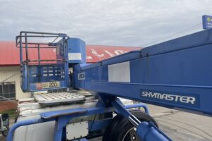 サムネイル: 平成26年　エルフ12M高所作業車　スチールバケット　車検2年付