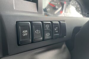 サムネイル: 平成26年　エルフ12M高所作業車　スチールバケット　車検2年付