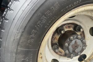 サムネイル: 平成26年　エルフ12M高所作業車　スチールバケット　車検2年付