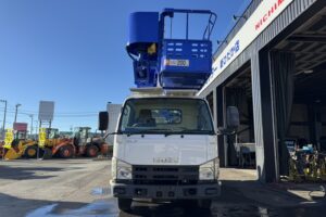 サムネイル: 平成26年　エルフ12M高所作業車　スチールバケット　車検2年付