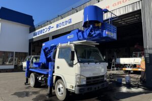 サムネイル: 平成26年　エルフ12M高所作業車　スチールバケット　車検2年付