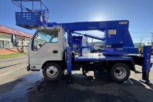 サムネイル: 平成26年　エルフ12M高所作業車　スチールバケット　車検2年付
