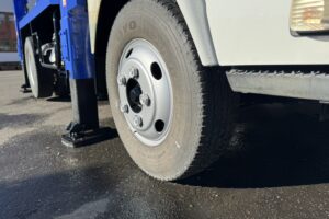 サムネイル: 平成26年　エルフ12M高所作業車　スチールバケット　車検2年付