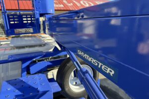 サムネイル: 平成26年　エルフ12M高所作業車　スチールバケット　車検2年付