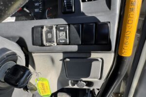 サムネイル: 平成26年　エルフ12M高所作業車　スチールバケット　車検2年付