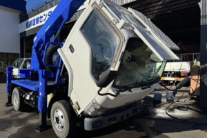 サムネイル: 平成26年　エルフ12M高所作業車　スチールバケット　車検2年付