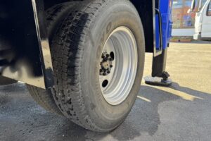 サムネイル: 平成26年　エルフ12M高所作業車　スチールバケット　車検2年付