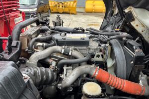 サムネイル: 平成23年　いすゞ　フォワード　４トン４段クレーンロング　フックイン・ラジコン付・MTモード付AT（車検1年付）