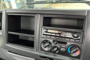 サムネイル: 平成23年　いすゞ　フォワード　４トン４段クレーンロング　フックイン・ラジコン付・MTモード付AT（車検1年付）