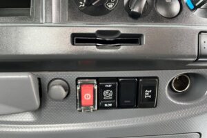 サムネイル: 平成23年　いすゞ　フォワード　４トン４段クレーンロング　フックイン・ラジコン付・MTモード付AT（車検1年付）