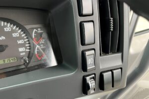 サムネイル: 平成23年　いすゞ　フォワード　４トン４段クレーンロング　フックイン・ラジコン付・MTモード付AT（車検1年付）