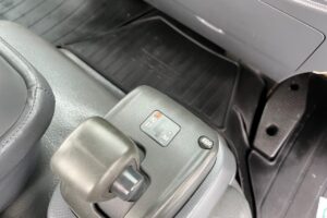 サムネイル: 平成23年　いすゞ　フォワード　４トン４段クレーンロング　フックイン・ラジコン付・MTモード付AT（車検1年付）