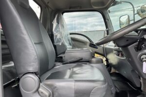 サムネイル: 平成23年　いすゞ　フォワード　４トン４段クレーンロング　フックイン・ラジコン付・MTモード付AT（車検1年付）