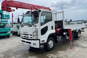 サムネイル: 平成23年　いすゞ　フォワード　４トン４段クレーンロング　フックイン・ラジコン付・MTモード付AT（車検1年付）