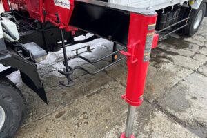 サムネイル: 平成23年　いすゞ　フォワード　４トン４段クレーンロング　フックイン・ラジコン付・MTモード付AT（車検1年付）