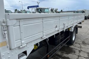 サムネイル: 平成23年　いすゞ　フォワード　４トン４段クレーンロング　フックイン・ラジコン付・MTモード付AT（車検1年付）