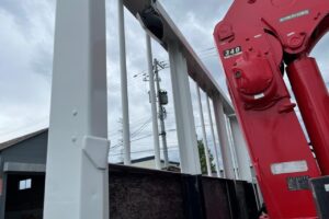サムネイル: 平成23年　いすゞ　フォワード　４トン４段クレーンロング　フックイン・ラジコン付・MTモード付AT（車検1年付）