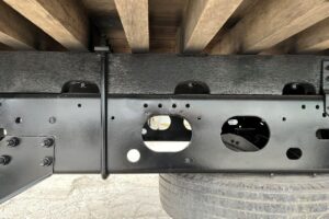 サムネイル: 平成23年　いすゞ　フォワード　４トン４段クレーンロング　フックイン・ラジコン付・MTモード付AT（車検1年付）
