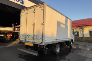 サムネイル: 平成20年　エルフ 4トンパネルワイドロング　サイドドア　ラッシングレール1段　車検1年付