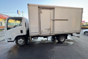 サムネイル: 平成20年　エルフ 4トンパネルワイドロング　サイドドア　ラッシングレール1段　車検1年付