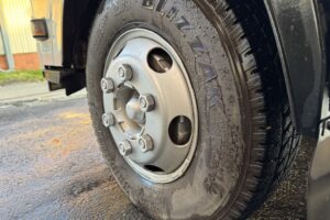 サムネイル: 平成20年　エルフ 4トンパネルワイドロング　サイドドア　ラッシングレール1段　車検1年付
