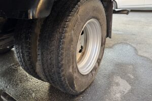 サムネイル: 平成20年　エルフ 4トンパネルワイドロング　サイドドア　ラッシングレール1段　車検1年付