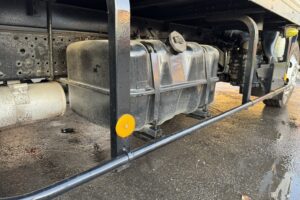 サムネイル: 平成20年　エルフ 4トンパネルワイドロング　サイドドア　ラッシングレール1段　車検1年付