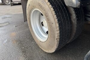 サムネイル: 平成20年　エルフ 4トンパネルワイドロング　サイドドア　ラッシングレール1段　車検1年付