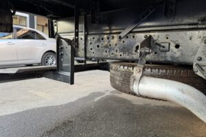 サムネイル: 平成20年　エルフ 4トンパネルワイドロング　サイドドア　ラッシングレール1段　車検1年付