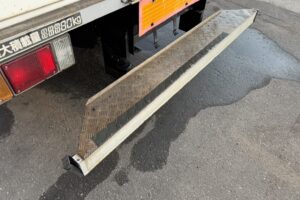 サムネイル: 平成20年　エルフ 4トンパネルワイドロング　サイドドア　ラッシングレール1段　車検1年付