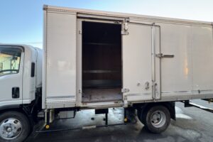 サムネイル: 平成20年　エルフ 4トンパネルワイドロング　サイドドア　ラッシングレール1段　車検1年付