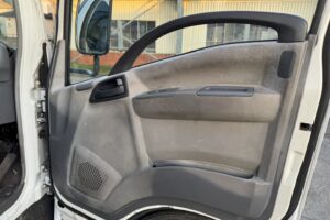サムネイル: 平成20年　エルフ 4トンパネルワイドロング　サイドドア　ラッシングレール1段　車検1年付