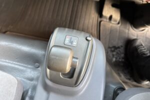 サムネイル: 平成20年　エルフ 4トンパネルワイドロング　サイドドア　ラッシングレール1段　車検1年付