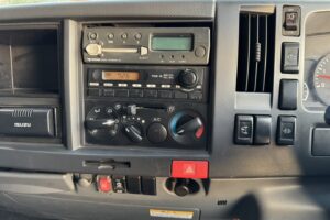 サムネイル: 平成20年　エルフ 4トンパネルワイドロング　サイドドア　ラッシングレール1段　車検1年付