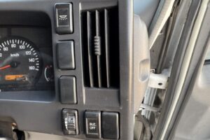 サムネイル: 平成20年　エルフ 4トンパネルワイドロング　サイドドア　ラッシングレール1段　車検1年付