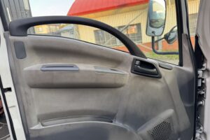 サムネイル: 平成20年　エルフ 4トンパネルワイドロング　サイドドア　ラッシングレール1段　車検1年付