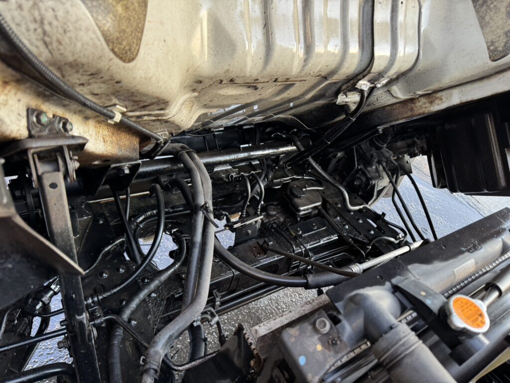 平成20年　エルフ 4トンパネルワイドロング　サイドドア　ラッシングレール1段　車検1年付