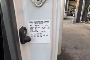 サムネイル: 平成20年　エルフ 4トンパネルワイドロング　サイドドア　ラッシングレール1段　車検1年付