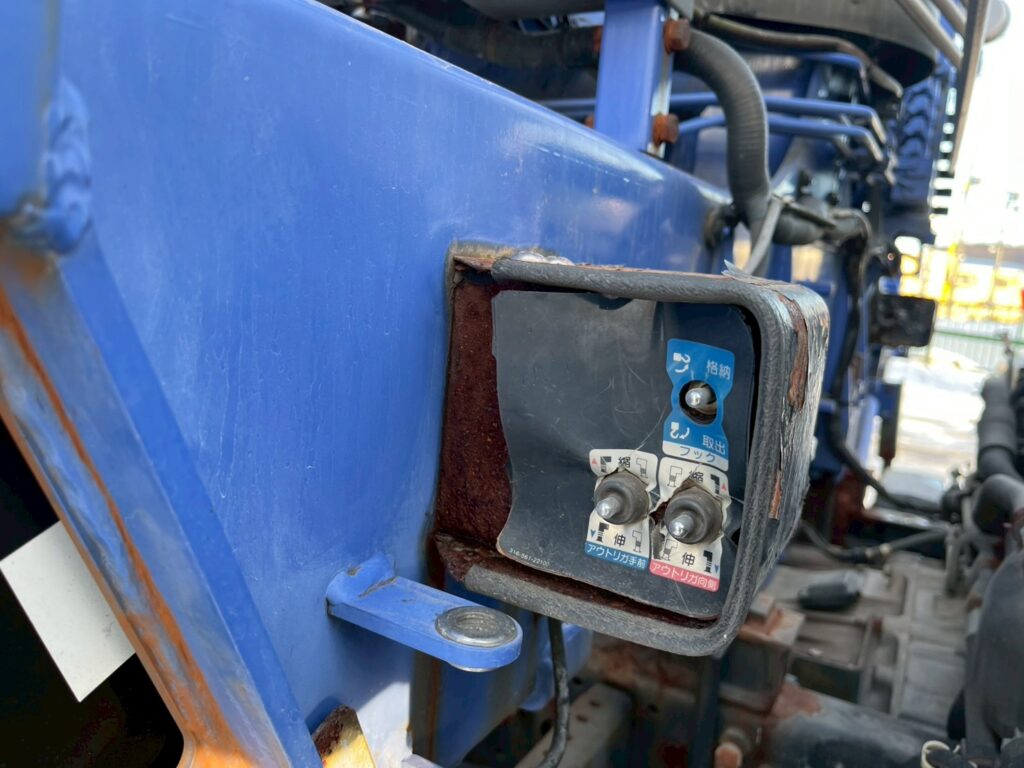 ◆平成23年　いすゞ　フォワード４トン４段クレーンロング　◆ラジコン　◆（車検１年付）◆荷台内寸560ｃｍ×216ｃｍ～在庫確認は北見店へ℡0157-57-7166～