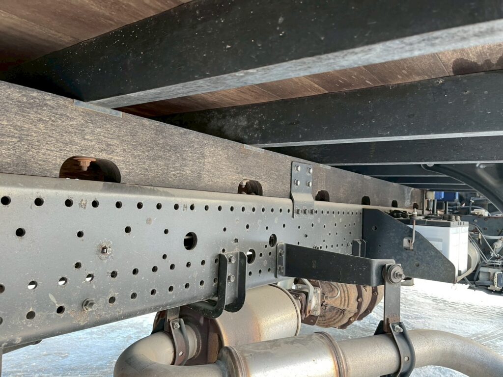 ◆平成23年　いすゞ　フォワード４トン４段クレーンロング　◆ラジコン　◆（車検１年付）◆荷台内寸560ｃｍ×216ｃｍ～在庫確認は北見店へ℡0157-57-7166～