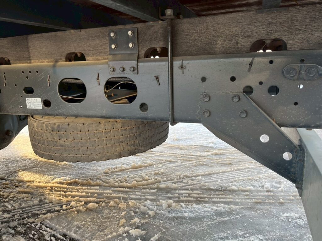 ◆平成23年　いすゞ　フォワード４トン４段クレーンロング　◆ラジコン　◆（車検１年付）◆荷台内寸560ｃｍ×216ｃｍ～在庫確認は北見店へ℡0157-57-7166～