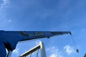 サムネイル: ◆平成23年　いすゞ　フォワード４トン４段クレーンロング　◆ラジコン　◆（車検１年付）◆荷台内寸560ｃｍ×216ｃｍ～在庫確認は北見店へ℡0157-57-7166～