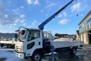 サムネイル: ◆平成23年　いすゞ　フォワード４トン４段クレーンロング　◆ラジコン　◆（車検１年付）◆荷台内寸560ｃｍ×216ｃｍ～在庫確認は北見店へ℡0157-57-7166～