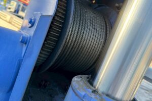 サムネイル: ◆平成23年　いすゞ　フォワード４トン４段クレーンロング　◆ラジコン　◆（車検１年付）◆荷台内寸560ｃｍ×216ｃｍ～在庫確認は北見店へ℡0157-57-7166～