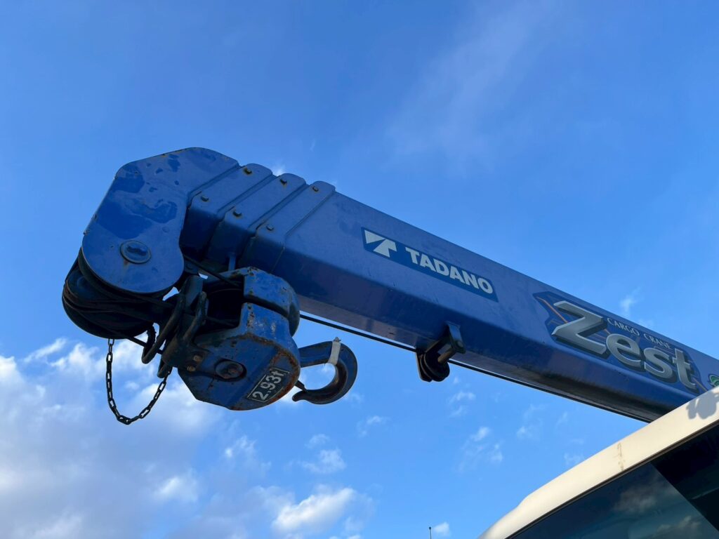 ◆平成23年　いすゞ　フォワード４トン４段クレーンロング　◆ラジコン　◆（車検１年付）◆荷台内寸560ｃｍ×216ｃｍ～在庫確認は北見店へ℡0157-57-7166～